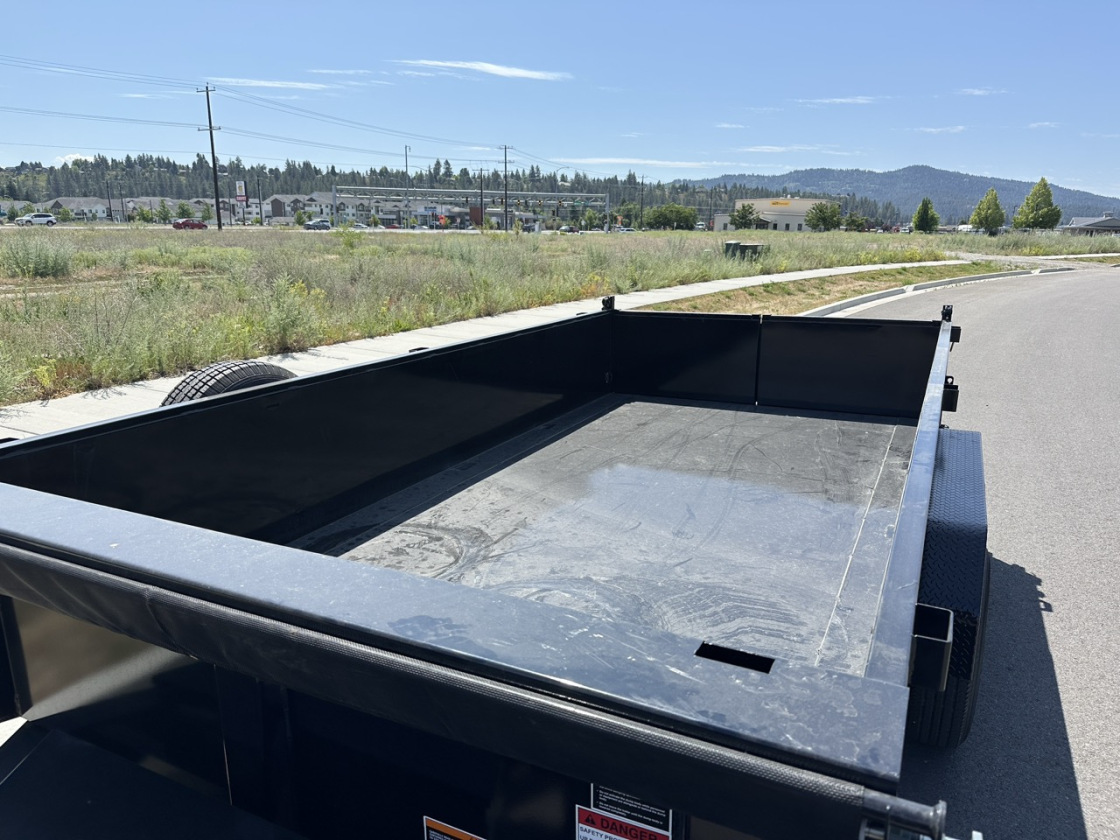 Dump Trailer Interior and Bed